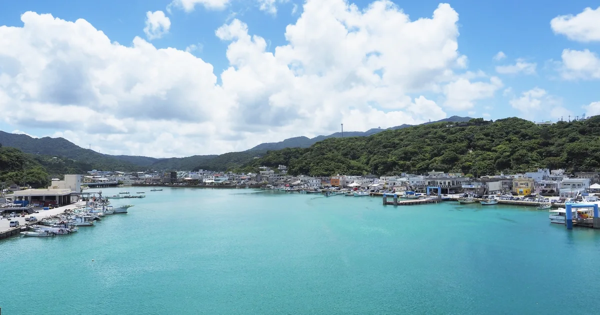 渡久地港と本部の集落（イメージ）